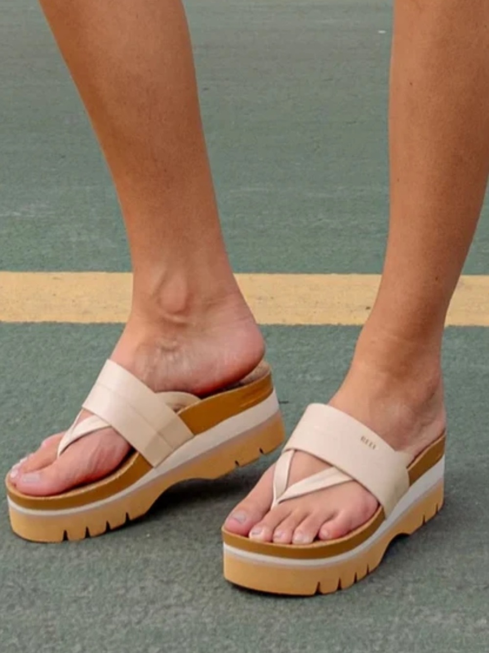 Reef vista higher Lennox size 8 Two-Tone Platform Slide Sandal in Cream and Tan